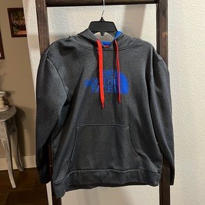 Men’s medium North Face hoodie